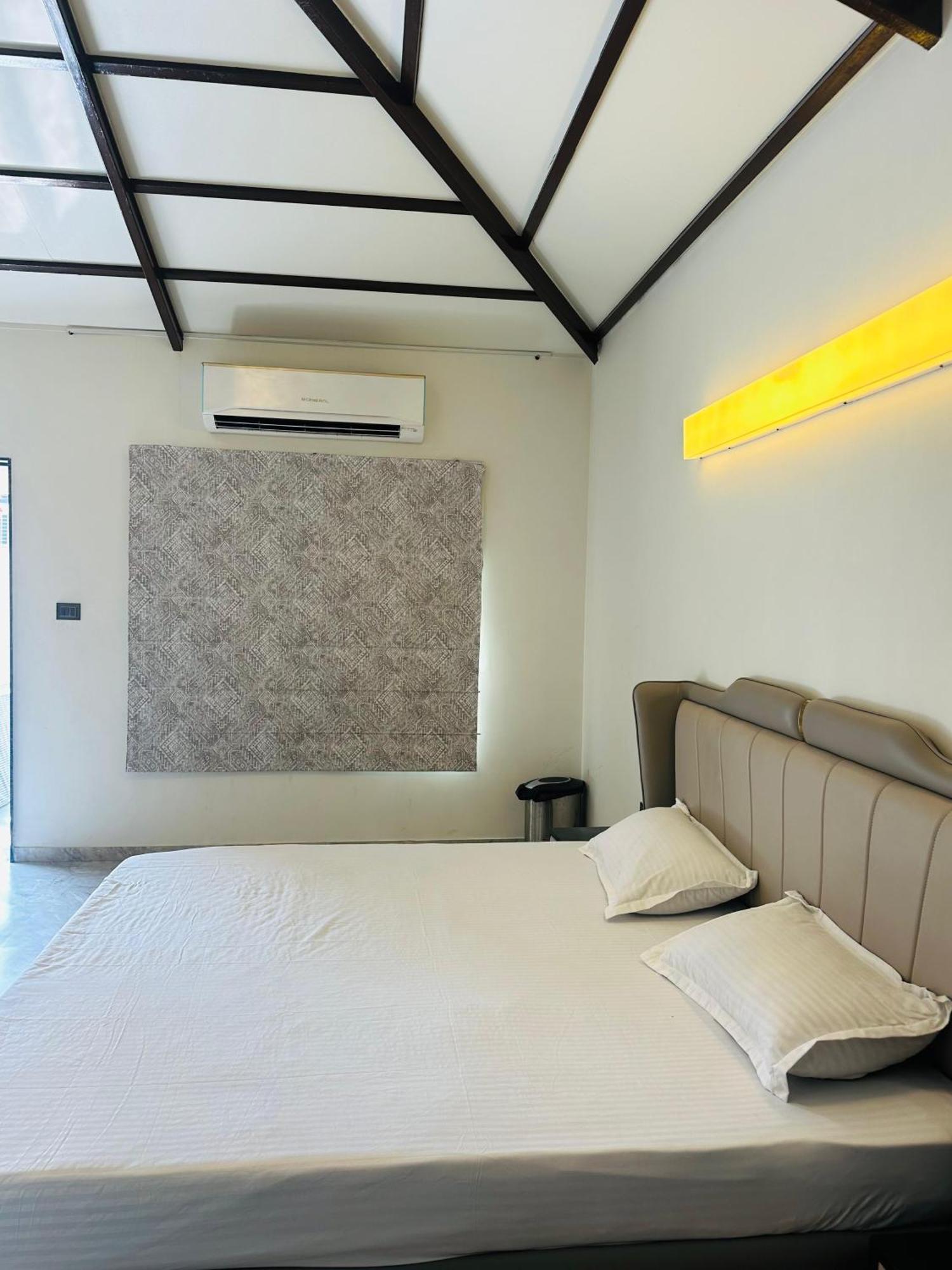 Srk Farm And Resort Anjār Εξωτερικό φωτογραφία